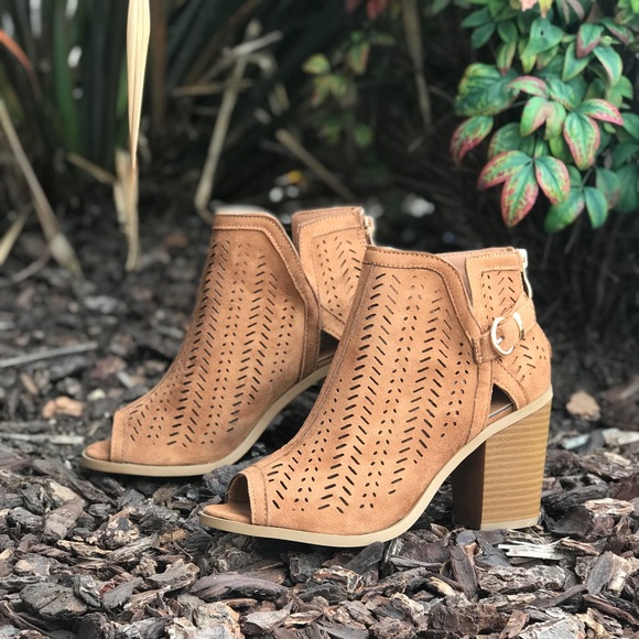 Tan open toe buckle accent booties - Picture 5 of 6